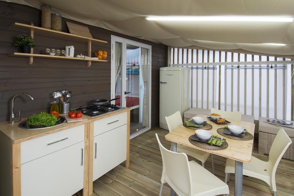 Camping Village Lago Maggiore Dormelletto Exterior photo
